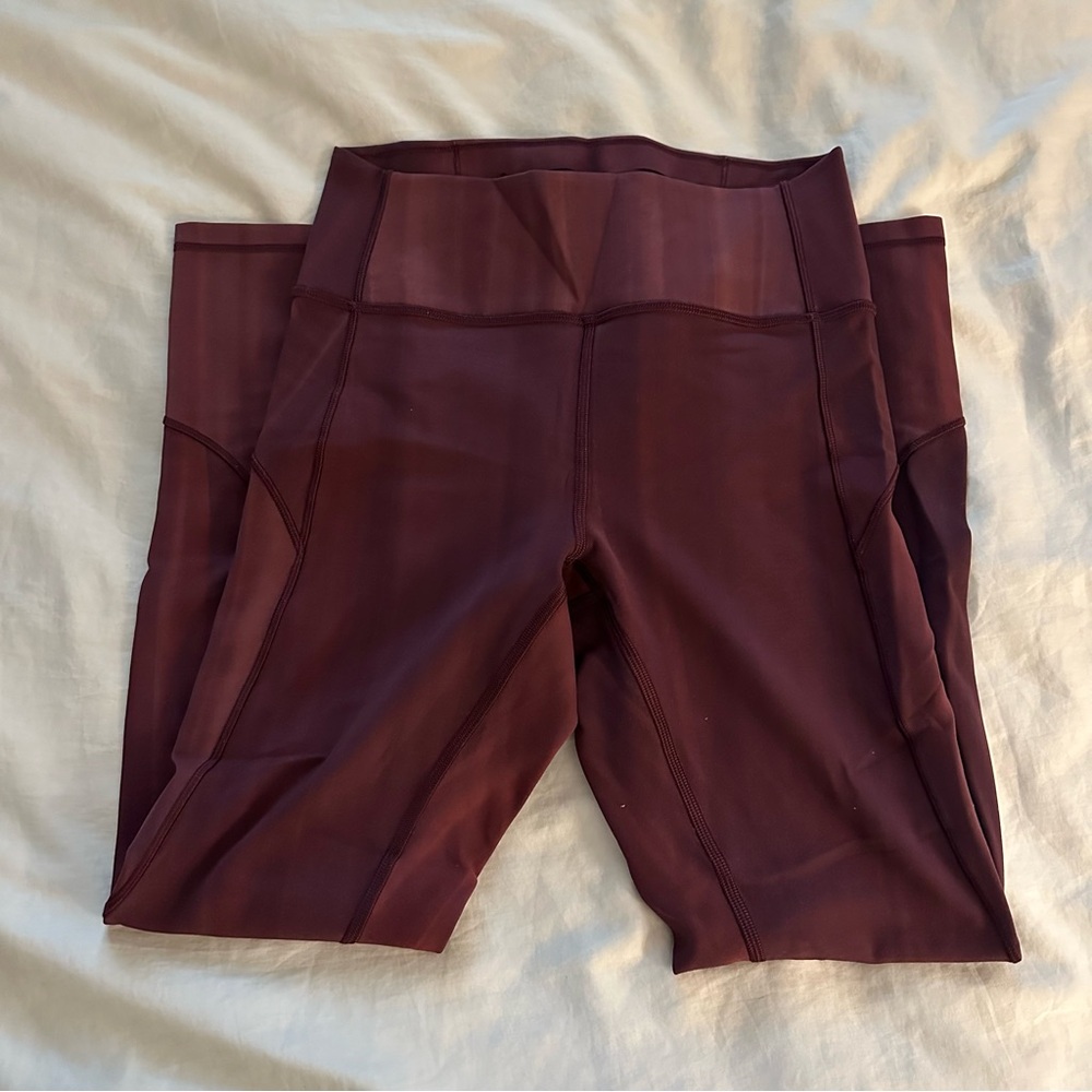 Lululemon In Movement Tight 25" *Everlux- 
Linear Spray Dye White Garnet